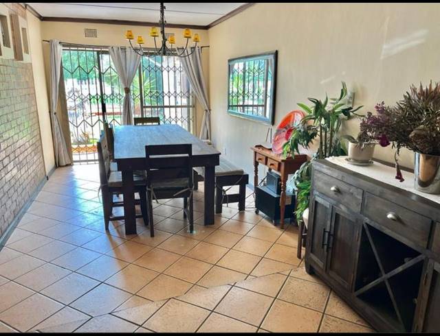 5 BEDROOM HOUSE FOR SALE IN CINDERELLA